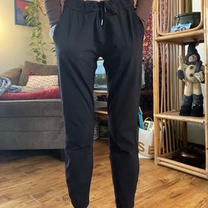 Women’s Size 6 Lululemon On the Flys